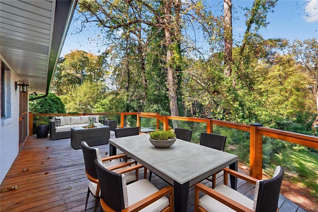 2956 Hollywood Drive