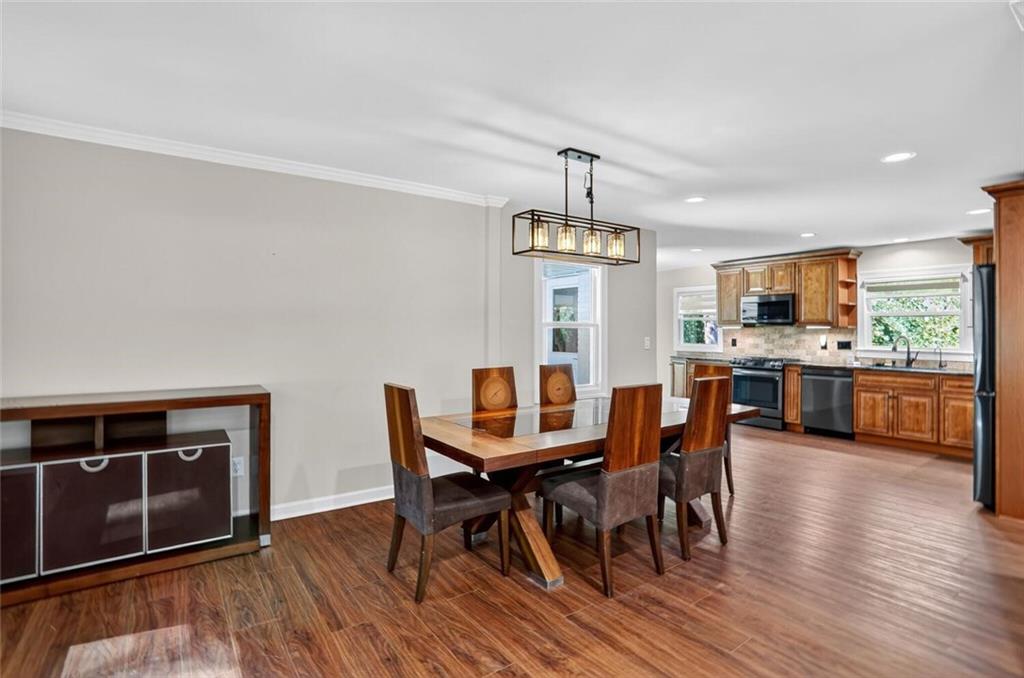 2956 Hollywood Drive