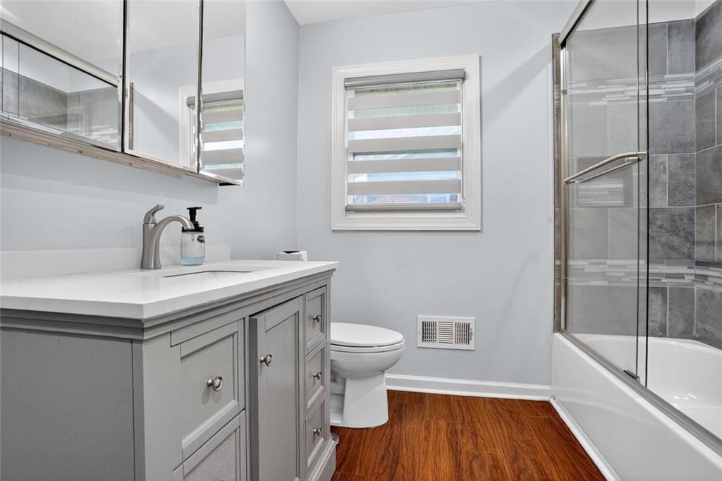 2956 Hollywood Drive