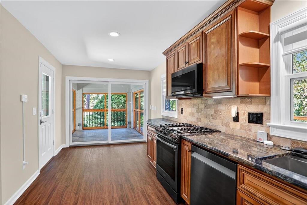 2956 Hollywood Drive