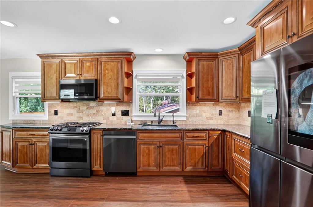 2956 Hollywood Drive