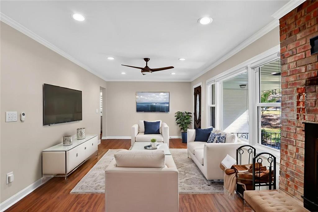 2956 Hollywood Drive