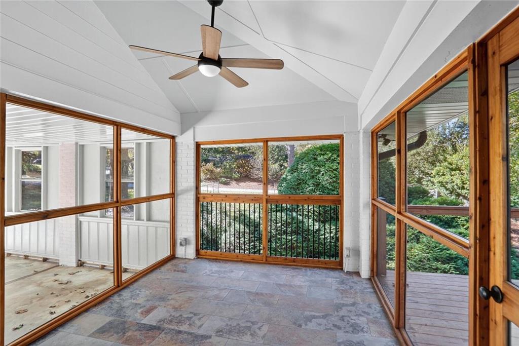 2956 Hollywood Drive