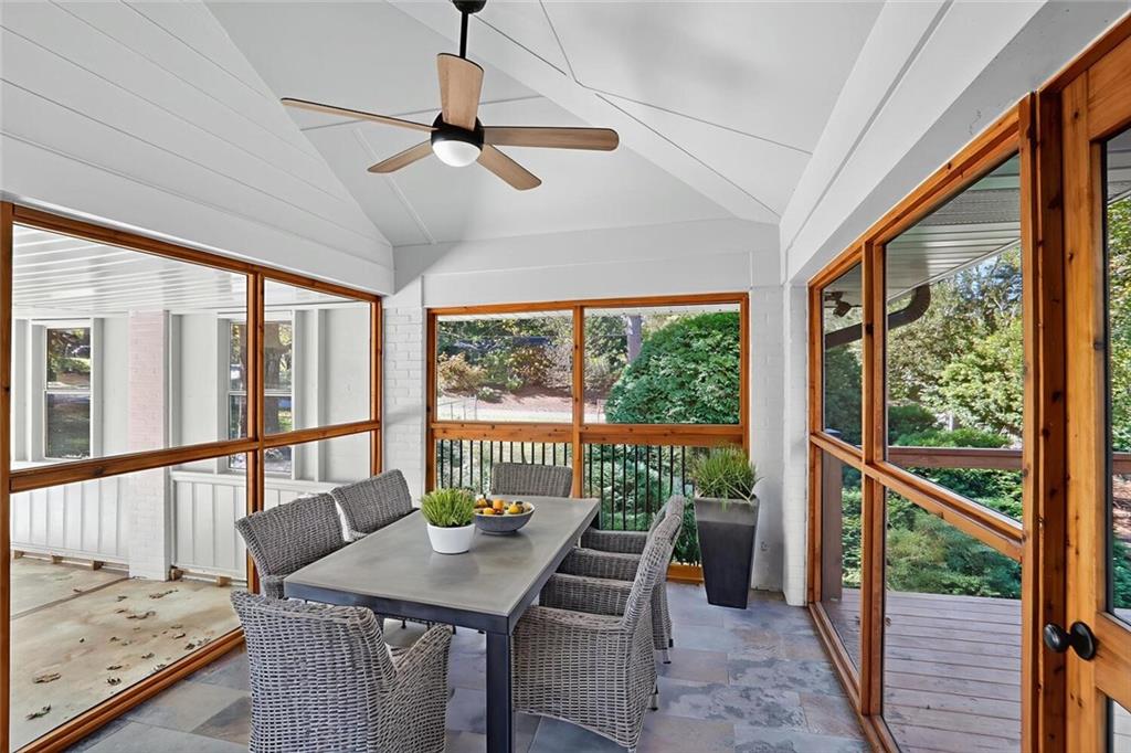 2956 Hollywood Drive