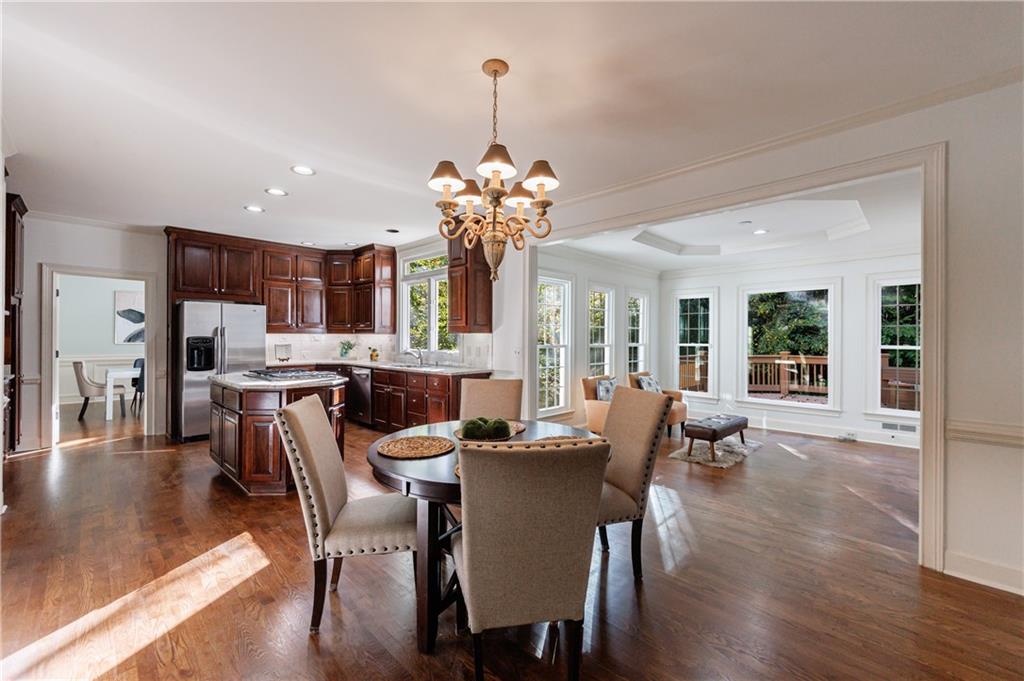 15 Vickwood Court NE