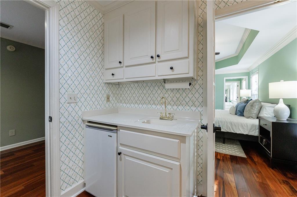 15 Vickwood Court NE