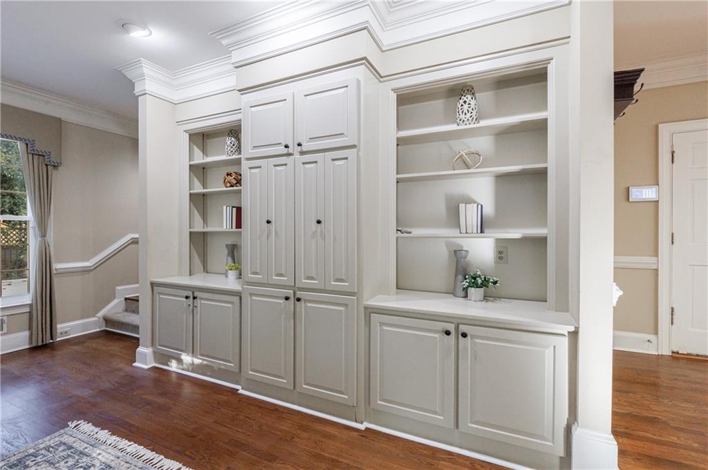 15 Vickwood Court NE