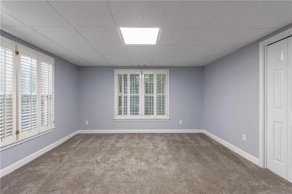 15 Vickwood Court NE