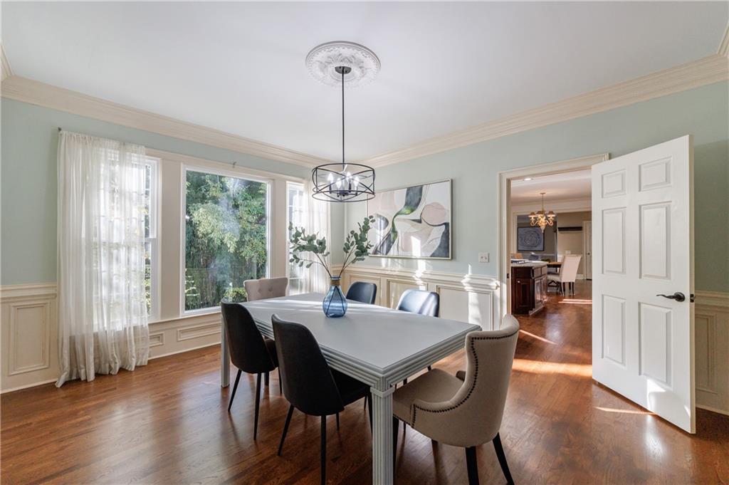 15 Vickwood Court NE