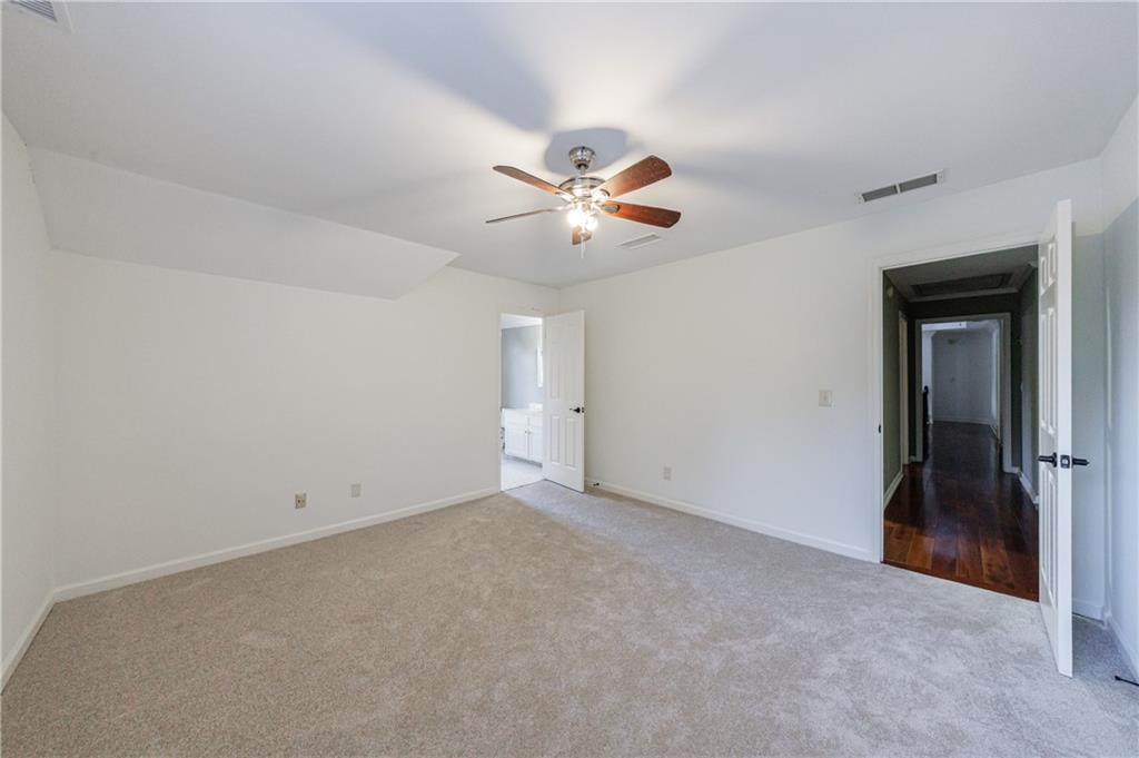 15 Vickwood Court NE