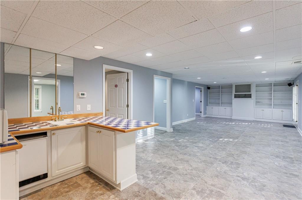 15 Vickwood Court NE