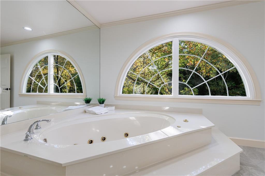 15 Vickwood Court NE