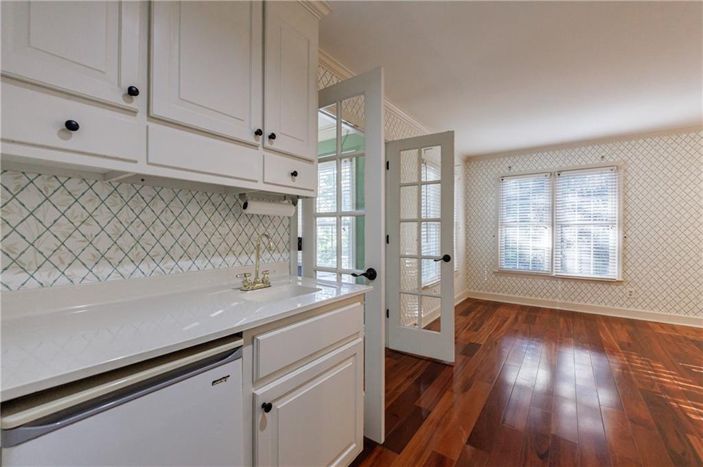 15 Vickwood Court NE