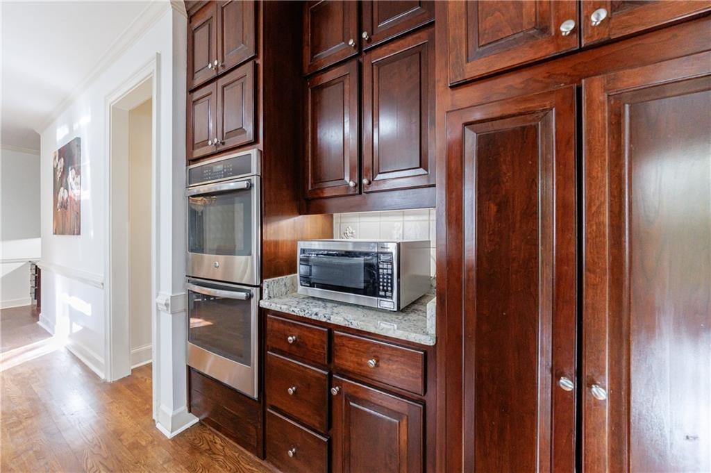 15 Vickwood Court NE