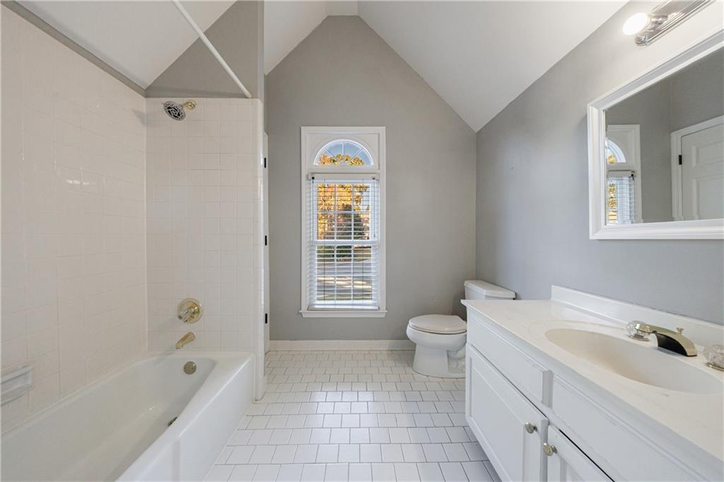 15 Vickwood Court NE