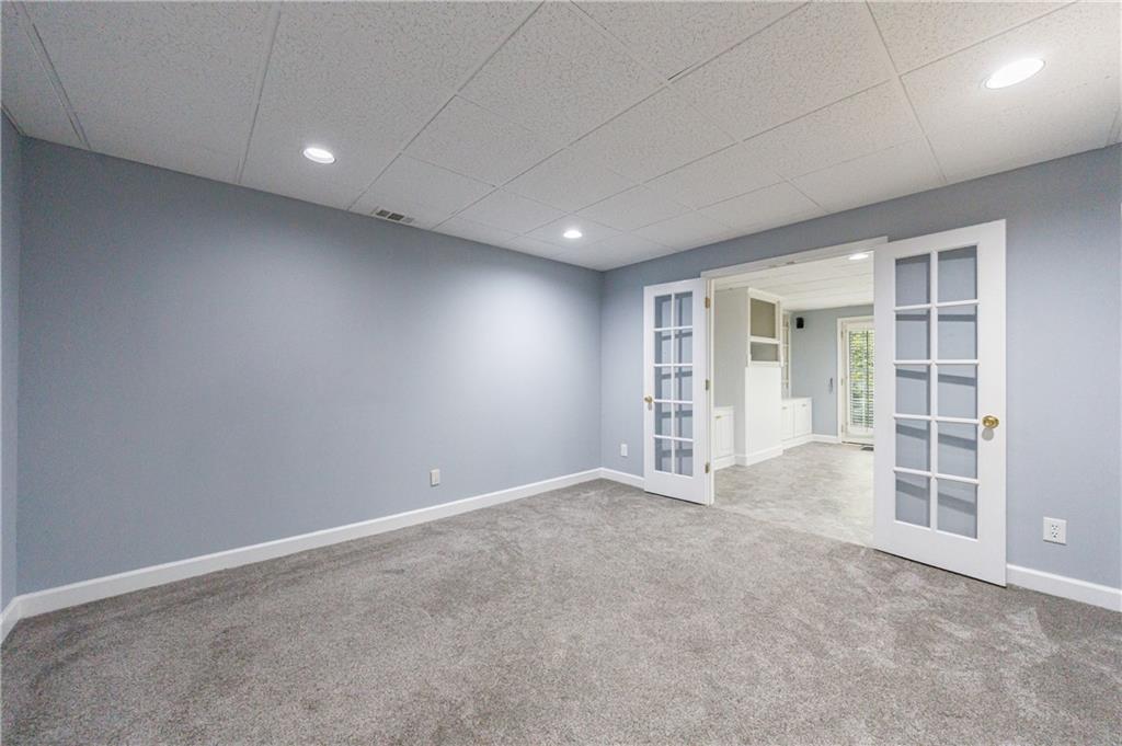 15 Vickwood Court NE