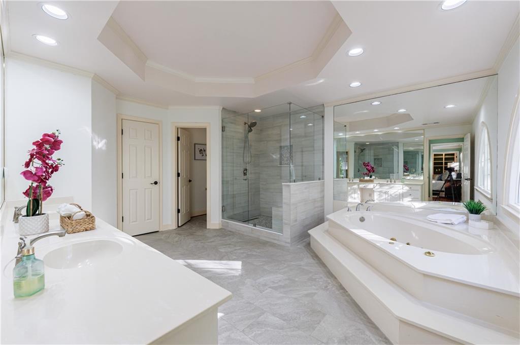 15 Vickwood Court NE