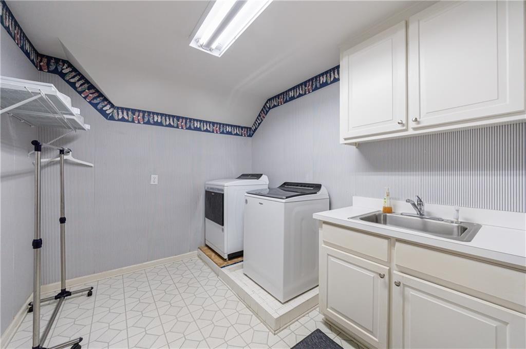 15 Vickwood Court NE