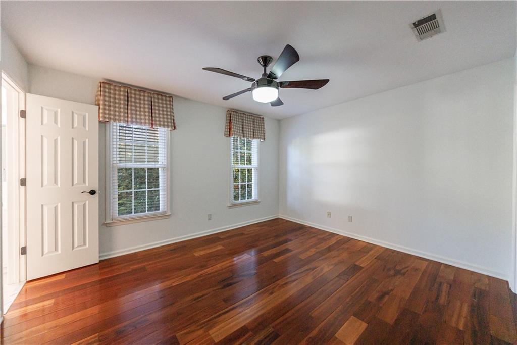 15 Vickwood Court NE