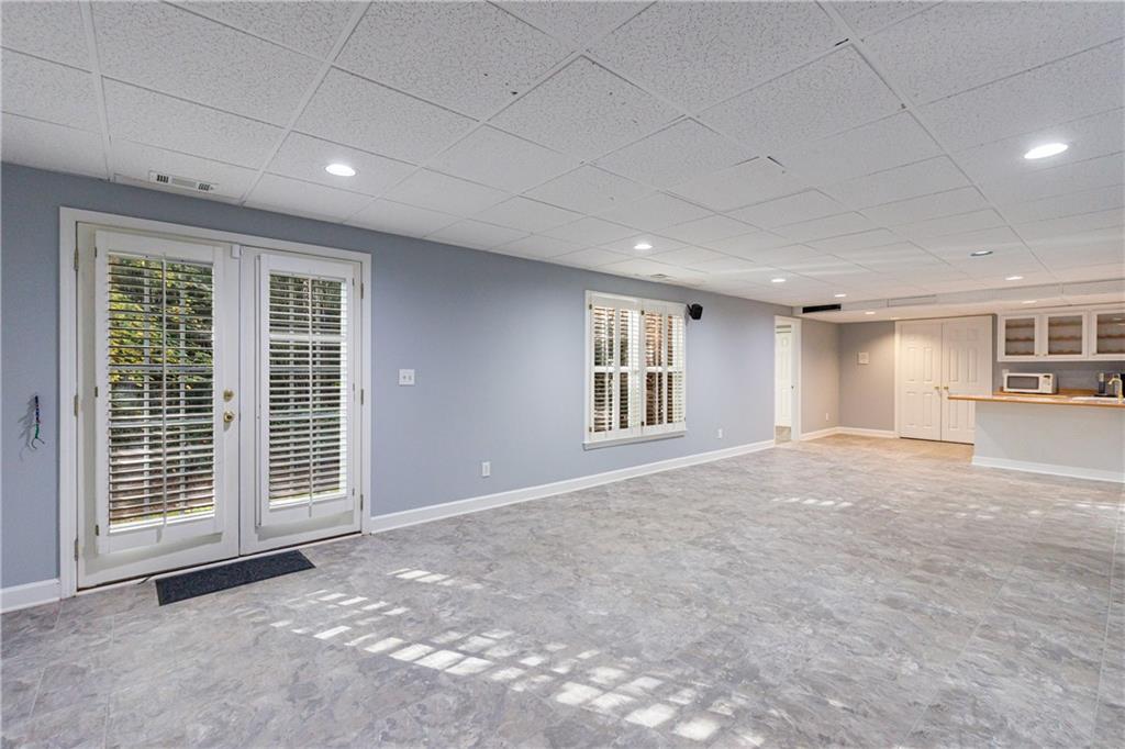 15 Vickwood Court NE