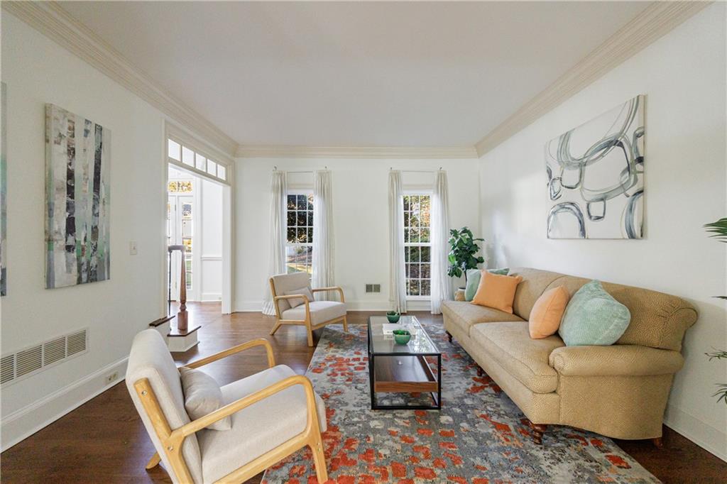 15 Vickwood Court NE