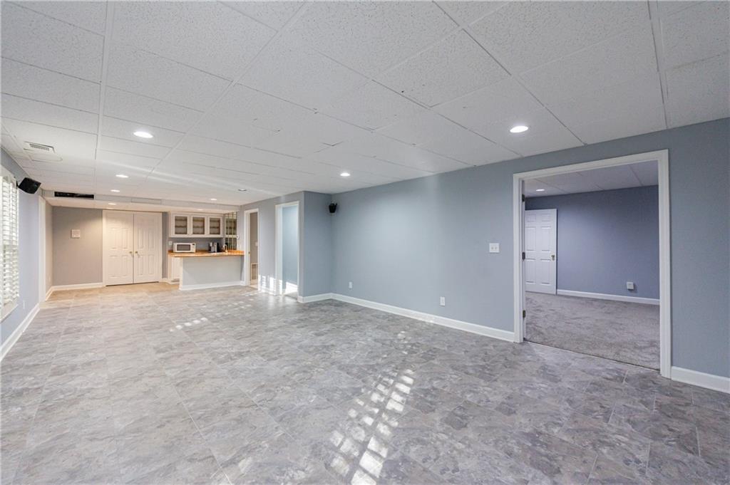 15 Vickwood Court NE