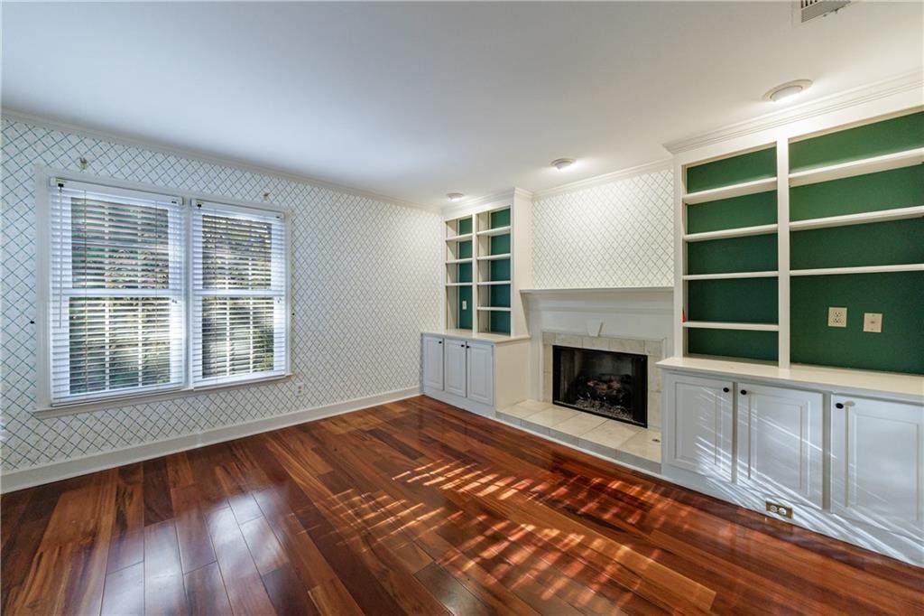 15 Vickwood Court NE