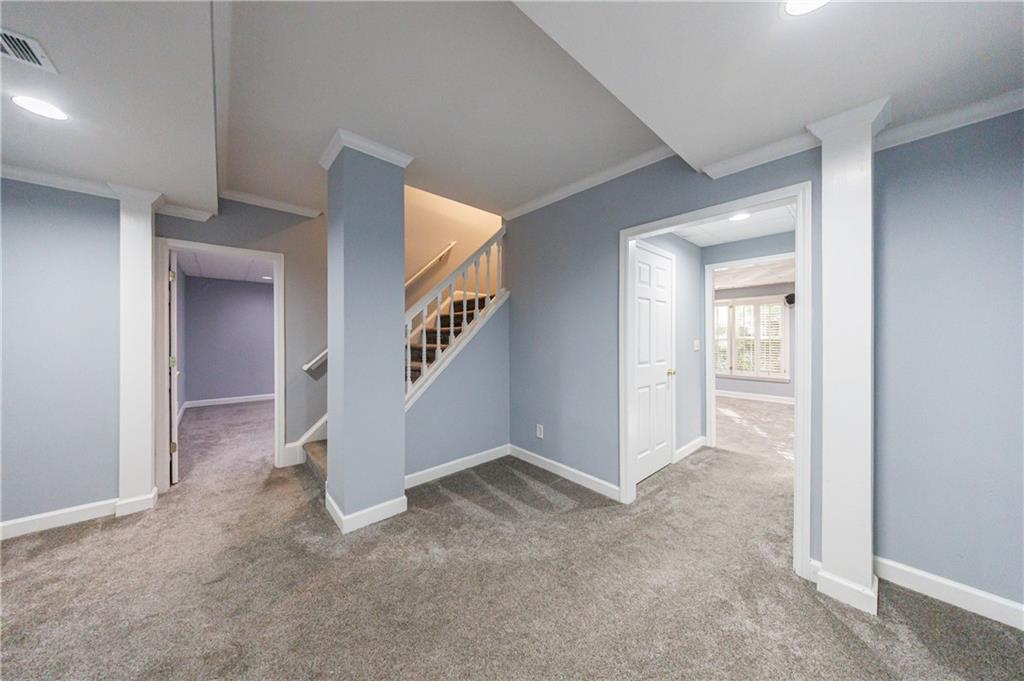 15 Vickwood Court NE