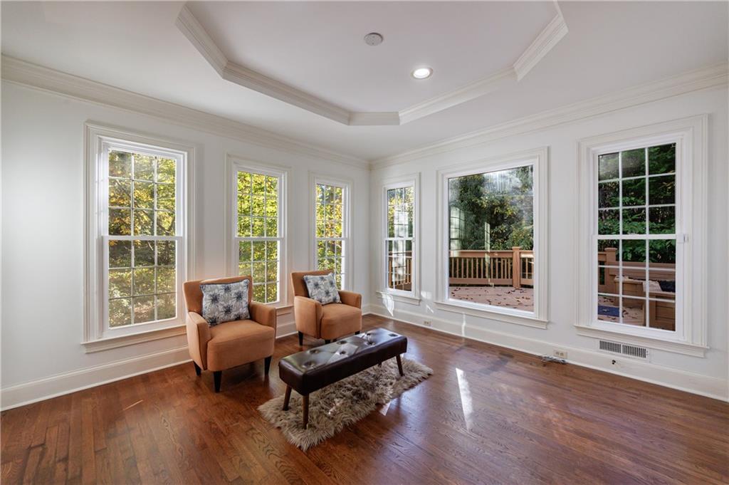 15 Vickwood Court NE