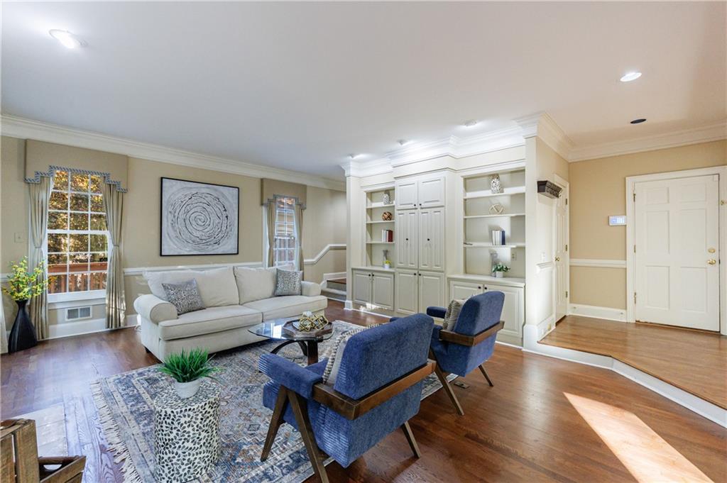 15 Vickwood Court NE