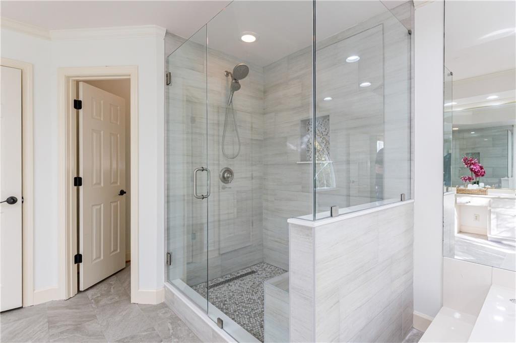 15 Vickwood Court NE