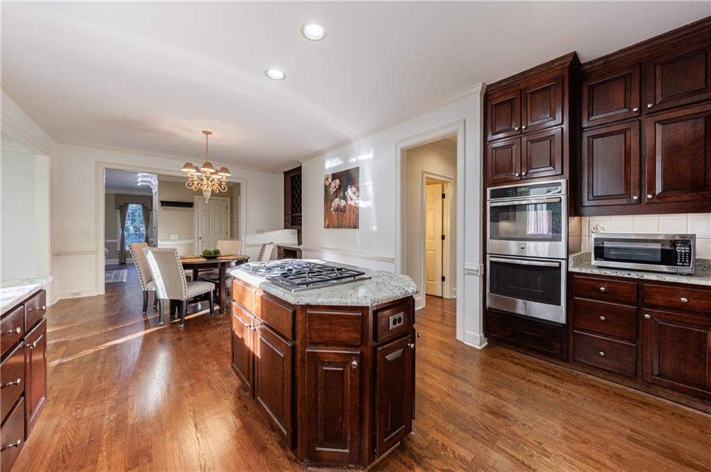 15 Vickwood Court NE