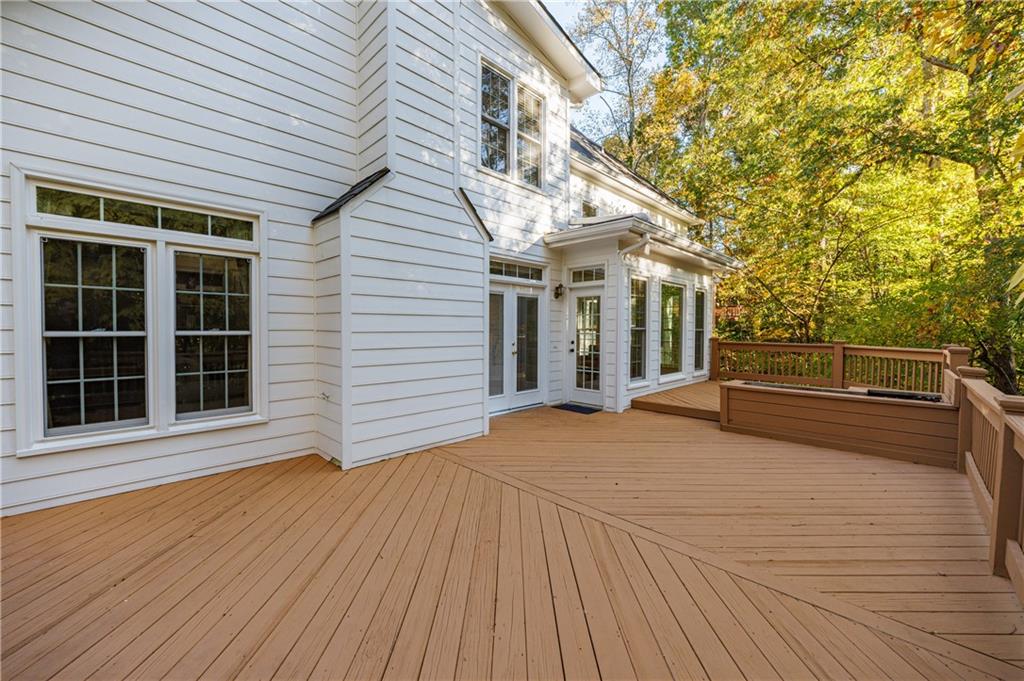 15 Vickwood Court NE