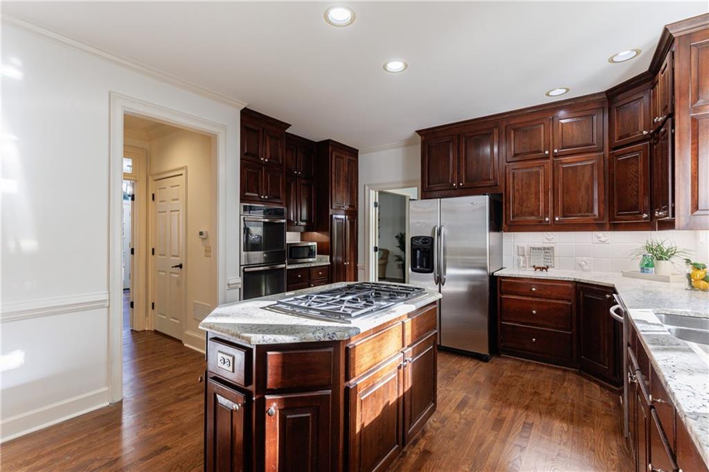 15 Vickwood Court NE