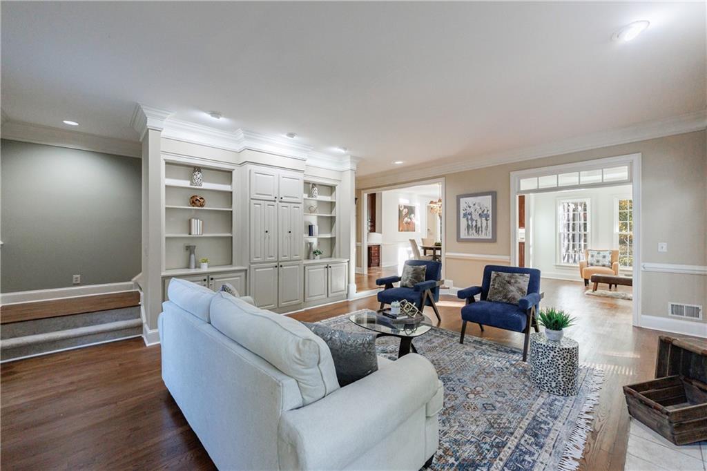 15 Vickwood Court NE