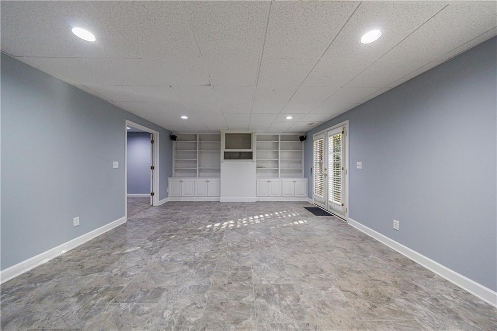 15 Vickwood Court NE