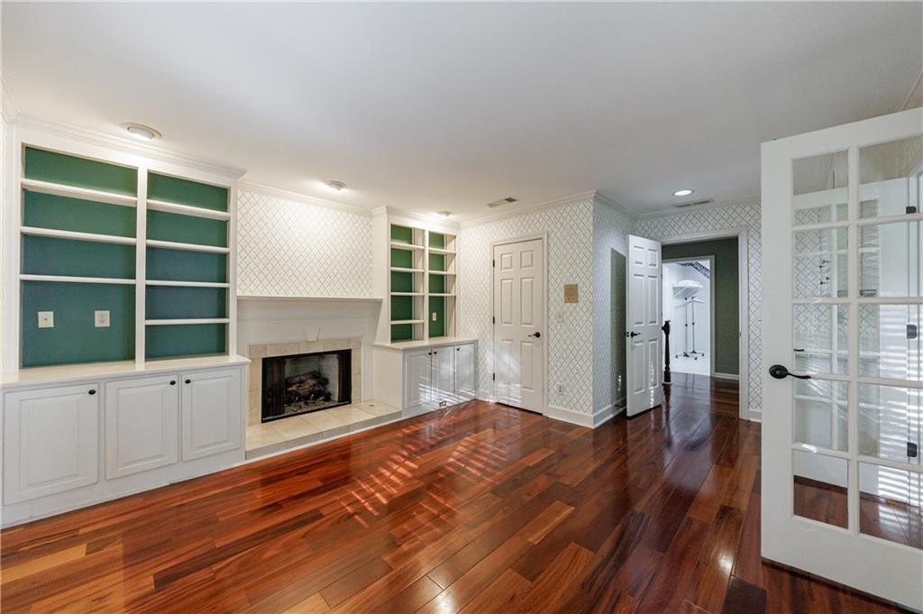 15 Vickwood Court NE