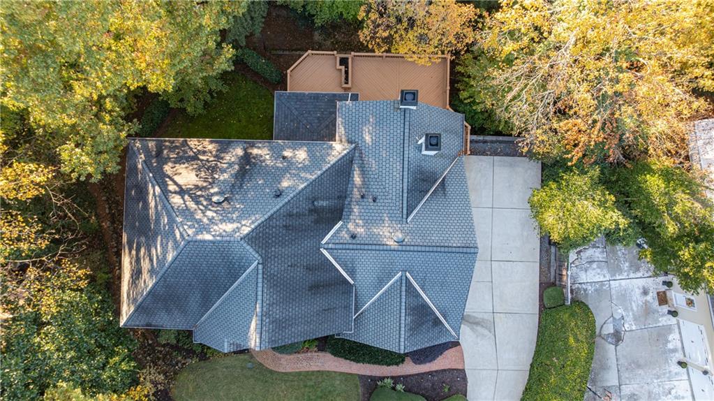 15 Vickwood Court NE