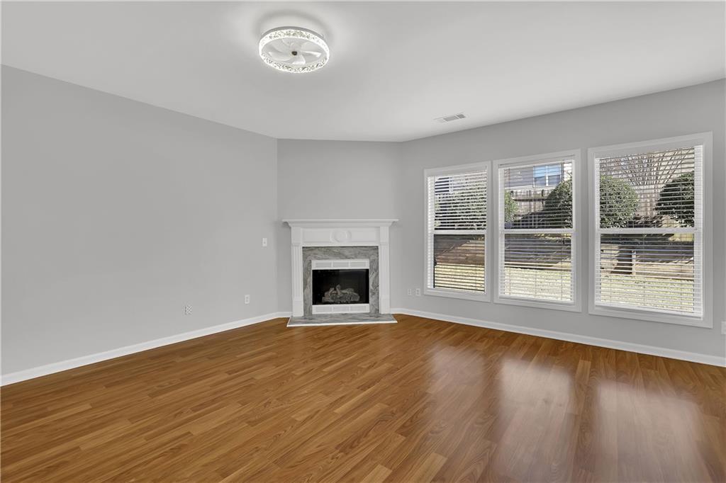 2493 Walnut Tree Lane