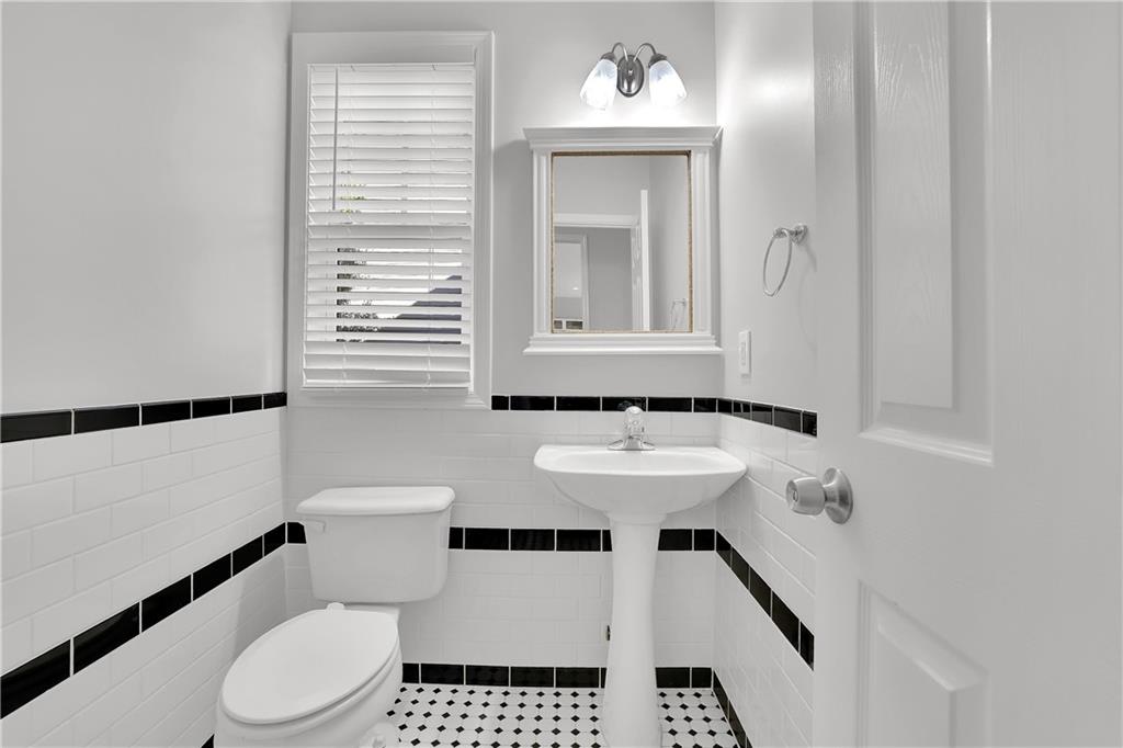 2493 Walnut Tree Lane