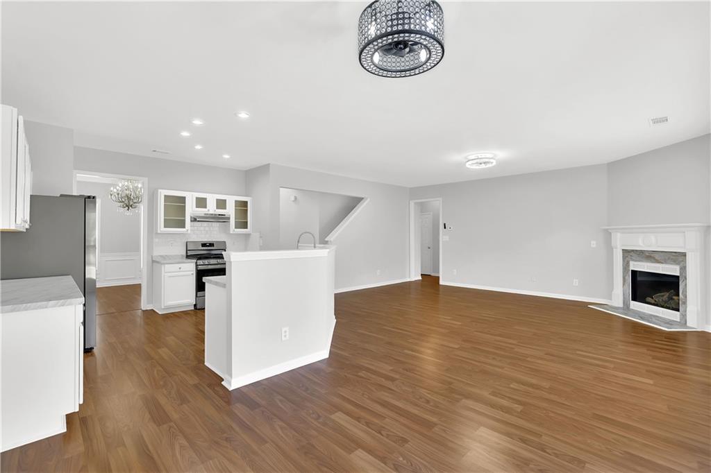 2493 Walnut Tree Lane