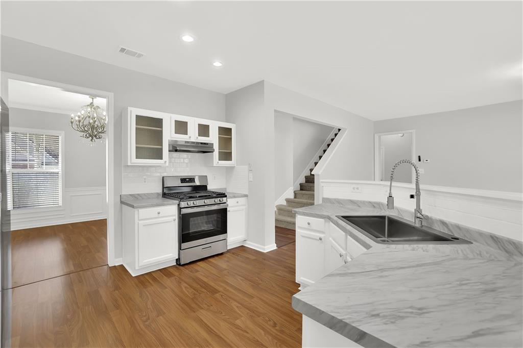 2493 Walnut Tree Lane