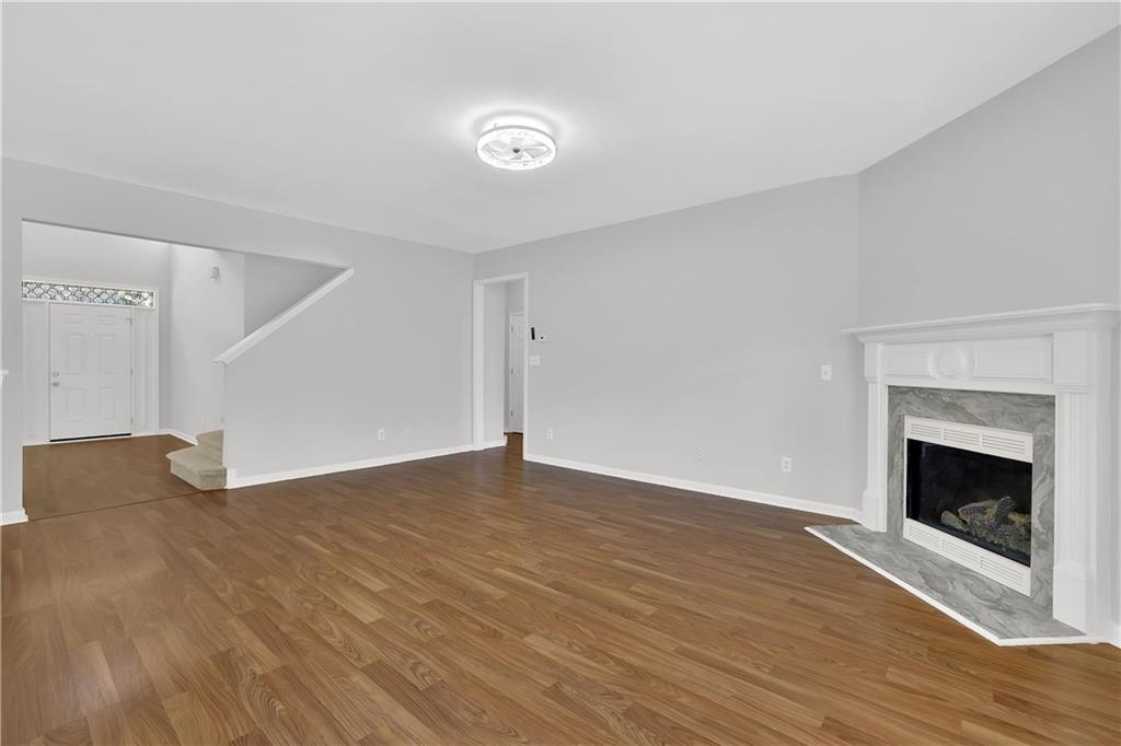 2493 Walnut Tree Lane