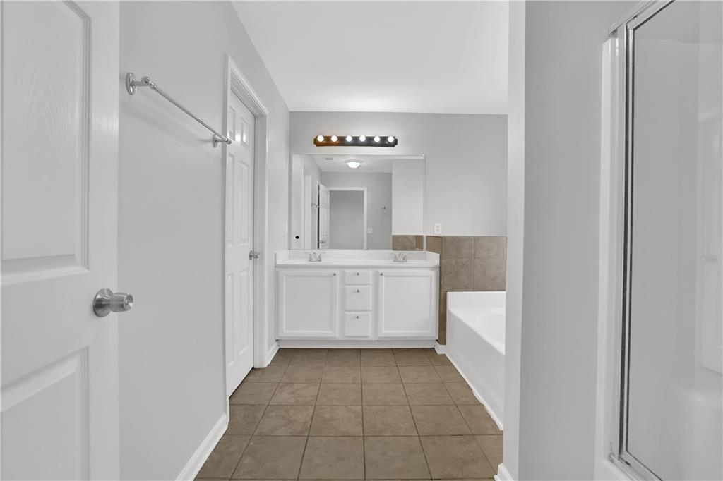 2493 Walnut Tree Lane