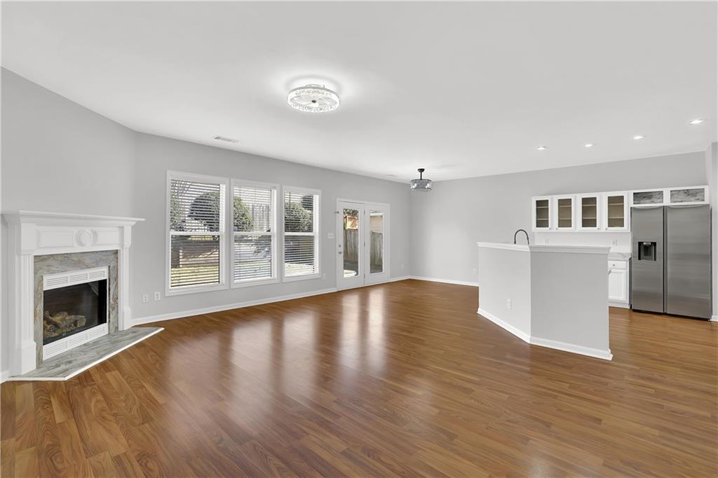 2493 Walnut Tree Lane