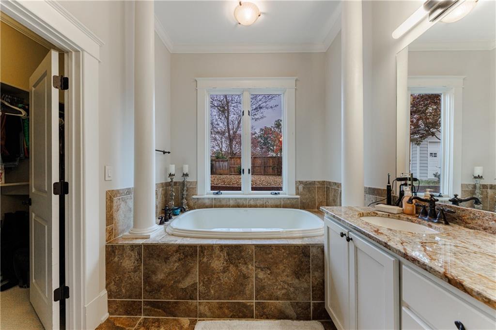 654 Cresthill Avenue NE