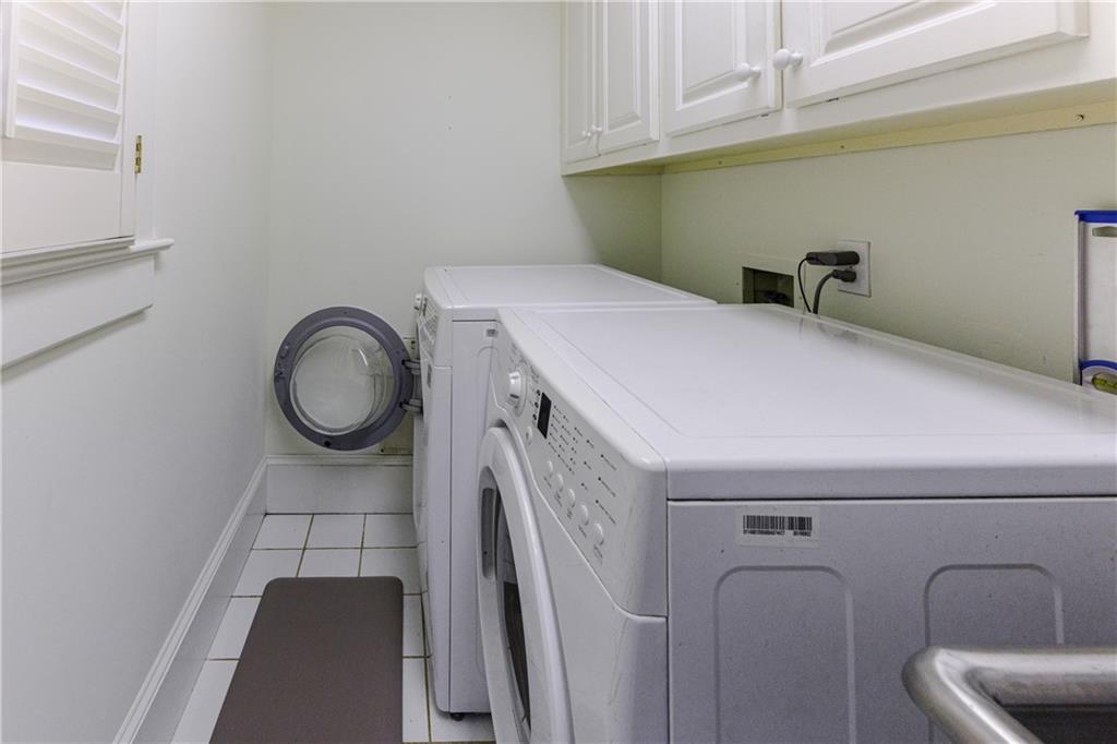 654 Cresthill Avenue NE