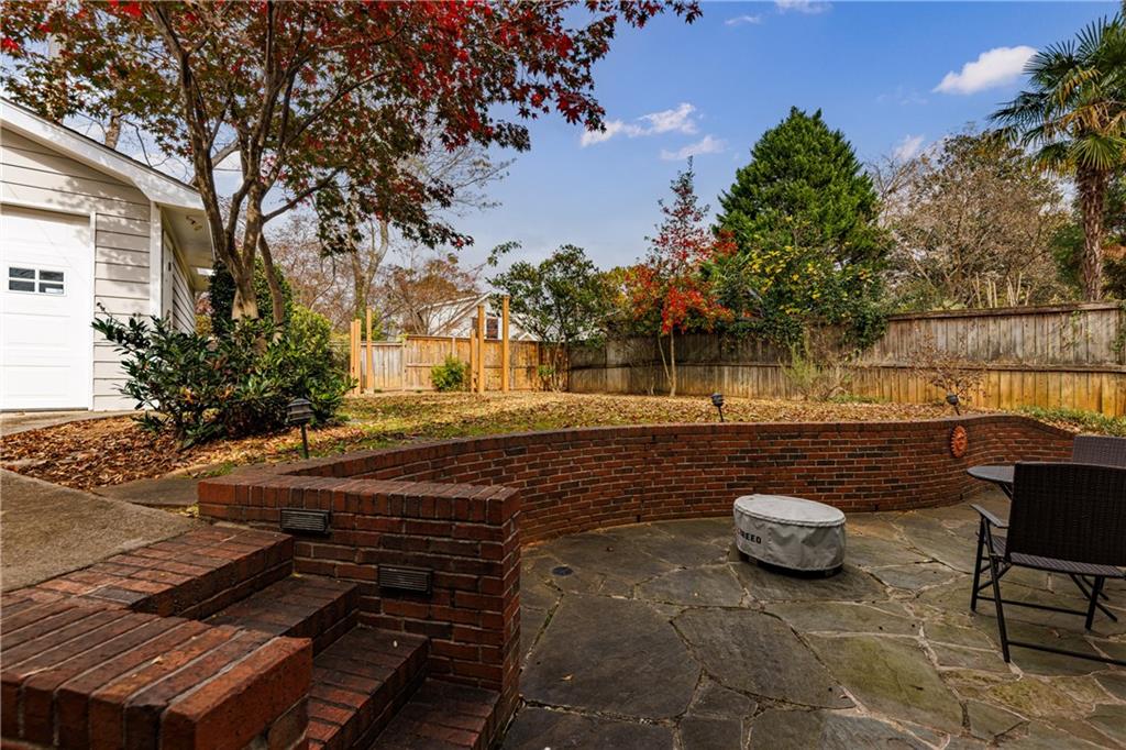 654 Cresthill Avenue NE