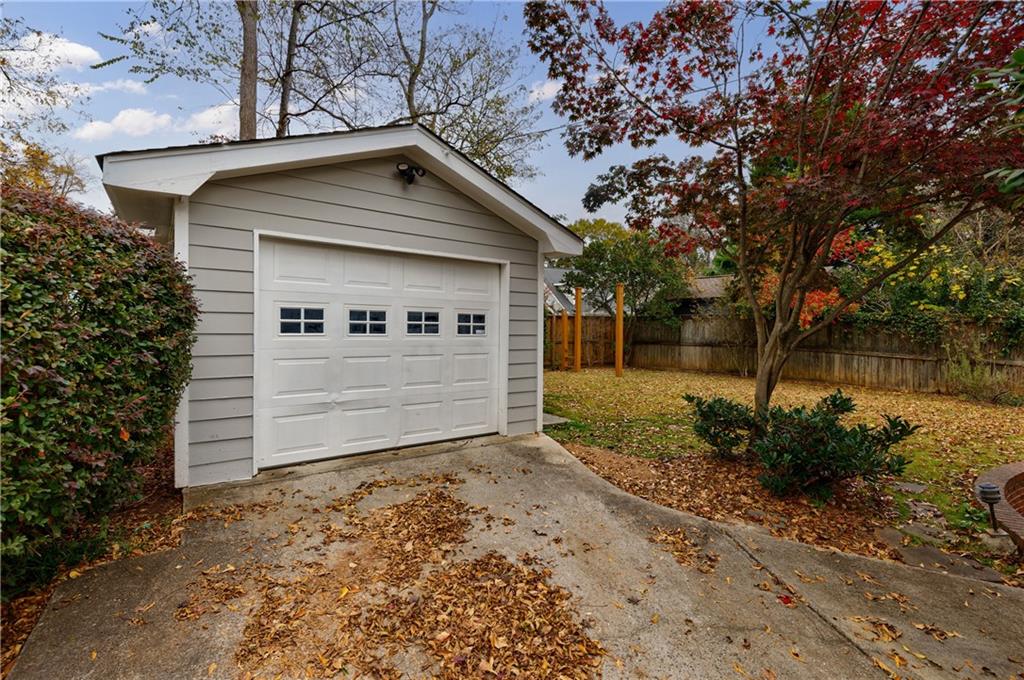 654 Cresthill Avenue NE