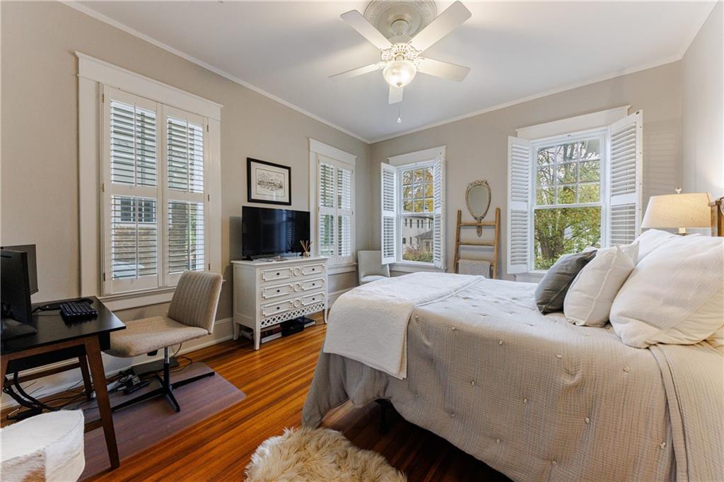 654 Cresthill Avenue NE